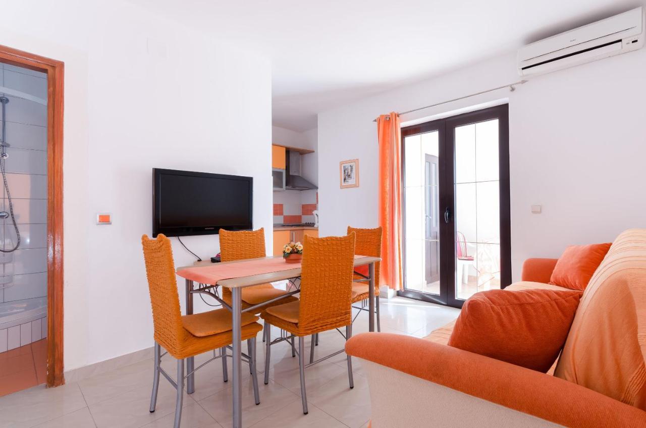 Apartments Helena Lopar Exterior foto