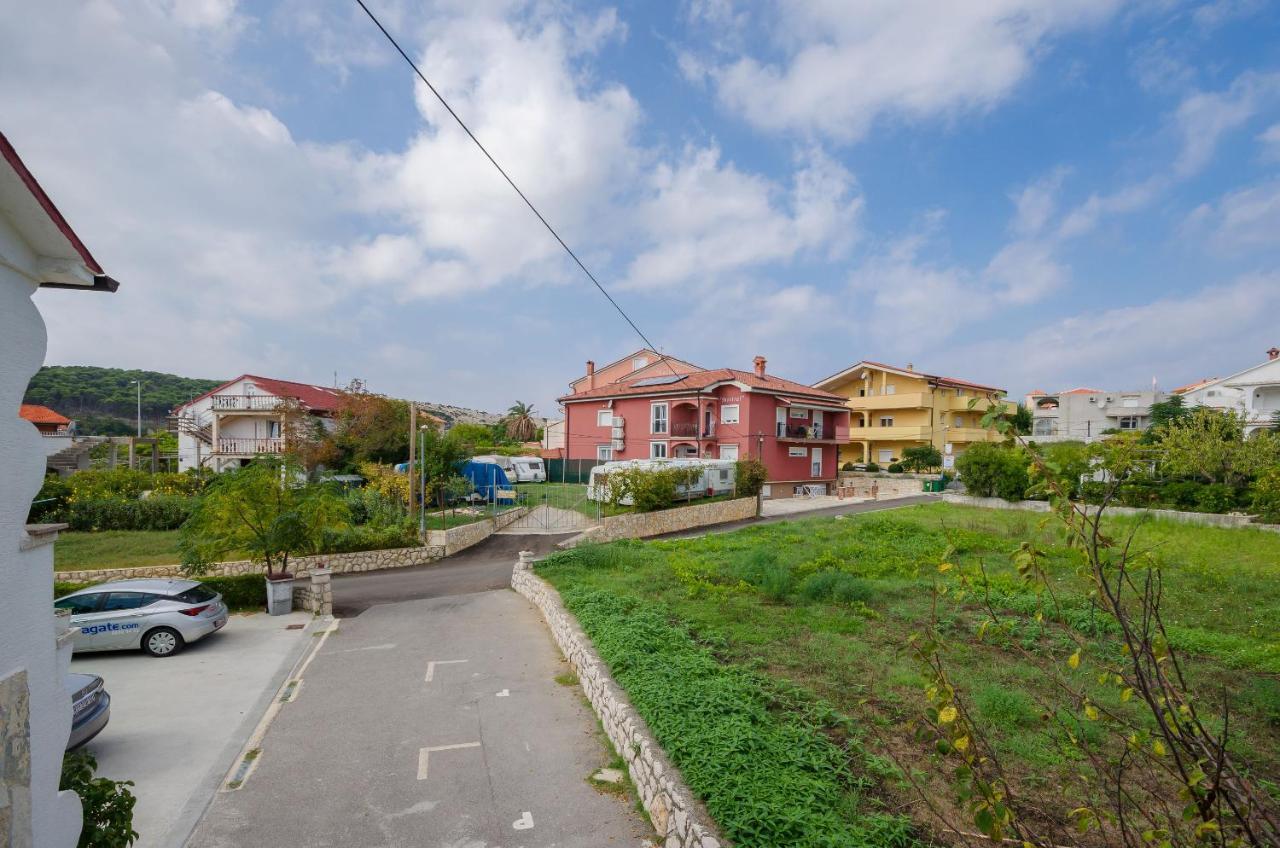 Apartments Helena Lopar Exterior foto