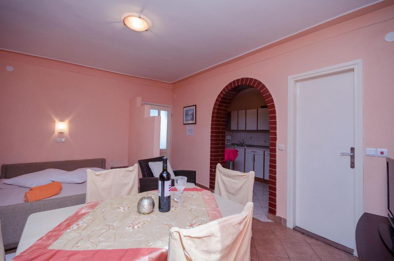 Apartments Helena Lopar Exterior foto